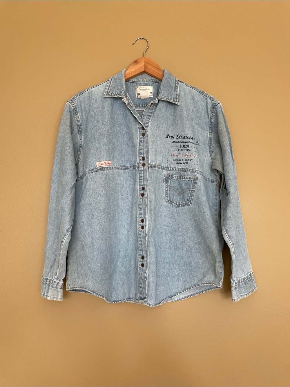 Levi’s Vintage 90s Light Wash Denim Snap Button Up Long Sleeve Shirt